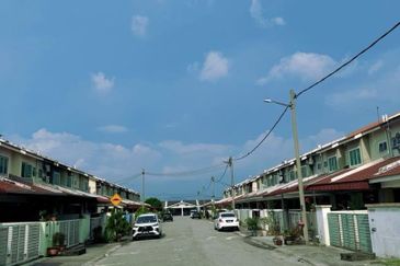 DESA LAHAT SRI -WANG