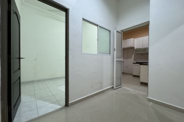 OFF JALAN PASIR PUTEH