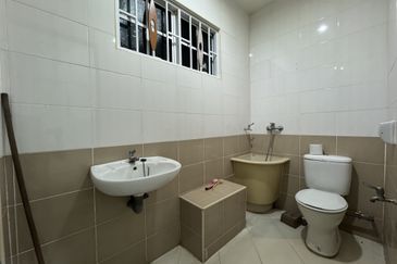 OFF JALAN PASIR PUTEH