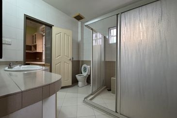 OFF JALAN PASIR PUTEH