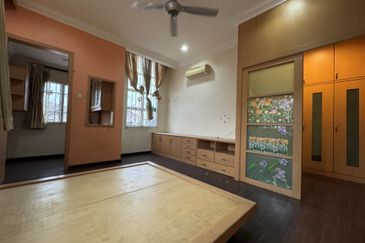 OFF JALAN PASIR PUTEH