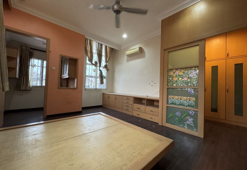 OFF JALAN PASIR PUTEH