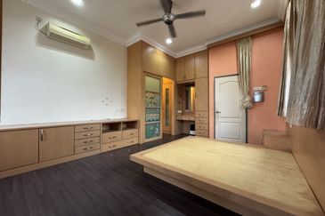 OFF JALAN PASIR PUTEH