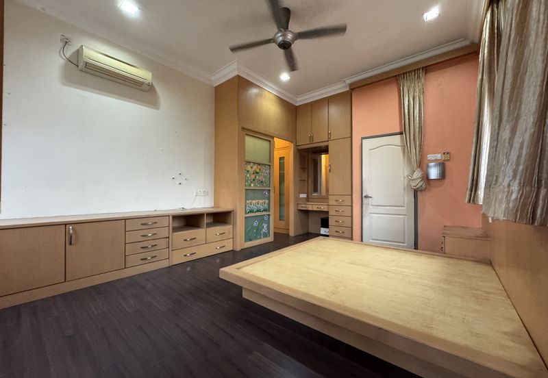 OFF JALAN PASIR PUTEH