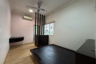 OFF JALAN PASIR PUTEH