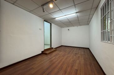 OFF JALAN PASIR PUTEH