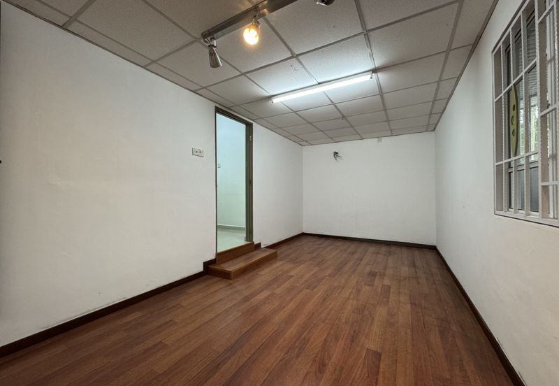 OFF JALAN PASIR PUTEH