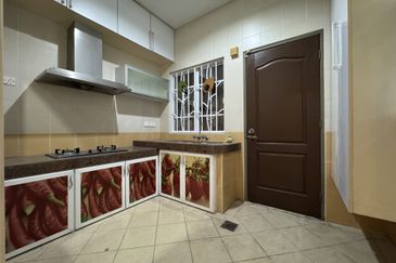 OFF JALAN PASIR PUTEH