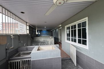 OFF JALAN PASIR PUTEH