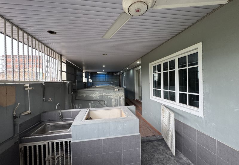 OFF JALAN PASIR PUTEH