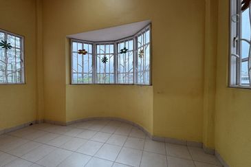 OFF JALAN PASIR PUTEH