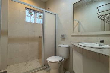 OFF JALAN PASIR PUTEH