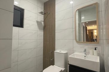 Piccadilly Service Residence @ Greentown