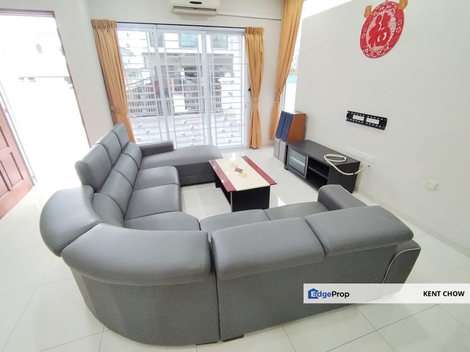 🏡 Double Storey Bungalow – For Rent  💰 RM2,300 (Nego)  📍 Ipoh Town Victoria Park, Perak, Ipoh