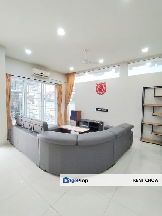 🏡 Double Storey Bungalow – For Rent  💰 RM2,300 (Nego)  📍 Ipoh Town Victoria Park, Perak, Ipoh