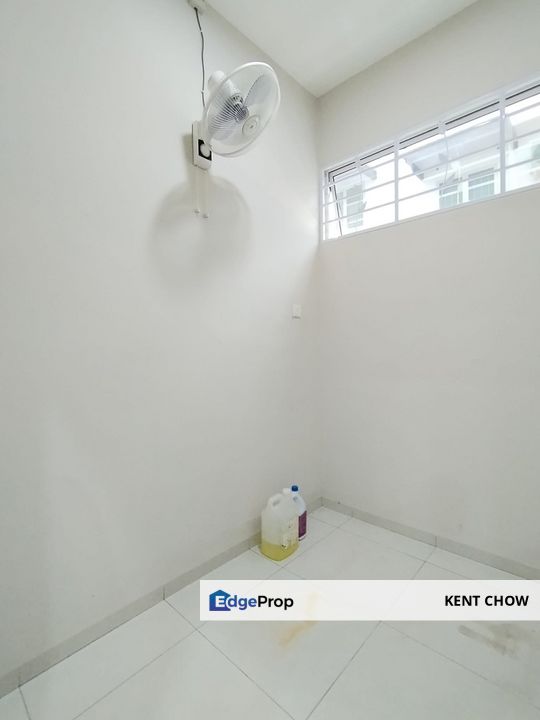 🏡 Double Storey Bungalow – For Rent  💰 RM2,300 (Nego)  📍 Ipoh Town Victoria Park, Perak, Ipoh