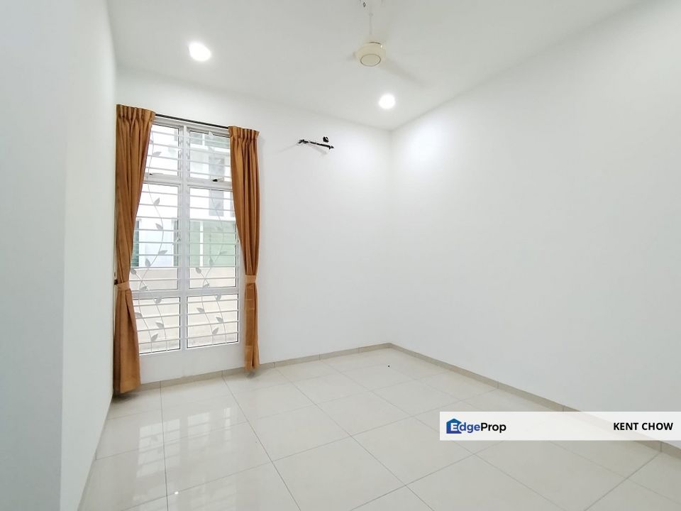 🏡 Double Storey Bungalow – For Rent  💰 RM2,300 (Nego)  📍 Ipoh Town Victoria Park, Perak, Ipoh