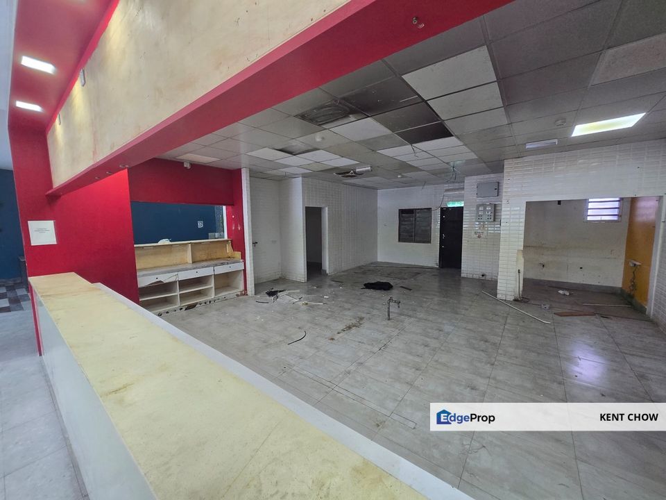 💥FOR RENT💥 🏢 2 Adjoining Shop Units (Ex–Fast Food Setup)🏢 📍 Pusat Komersial BG Perdana, Batu Gajah, Perak, Pusing
