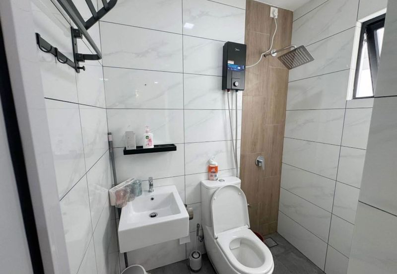 Piccadilly Service Residence @ Greentown