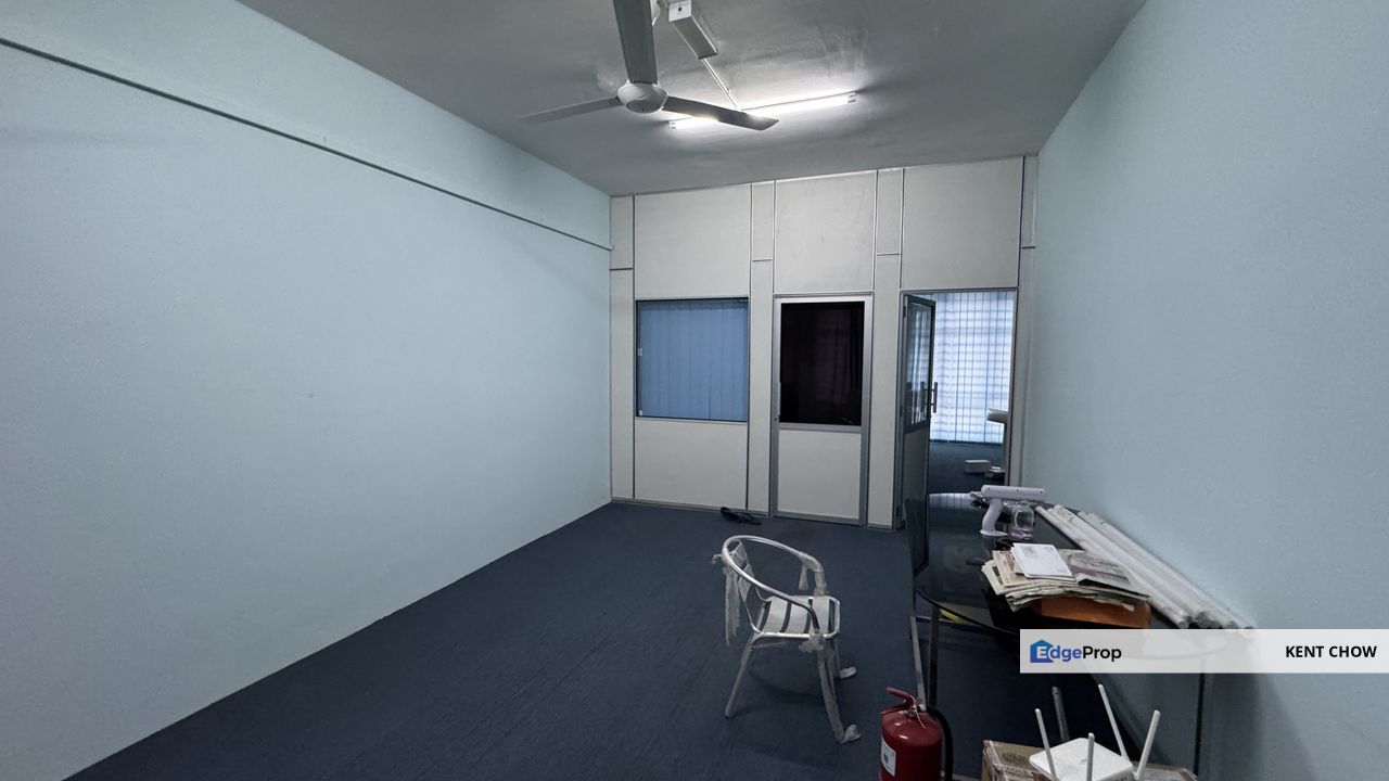 🏬 Station 18 Triple Storey Shoplot  📍 Pengkalan – Station 18, Perak, Ipoh