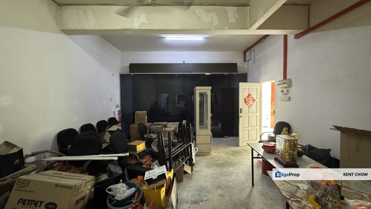 🏬 Station 18 Triple Storey Shoplot  📍 Pengkalan – Station 18, Perak, Ipoh