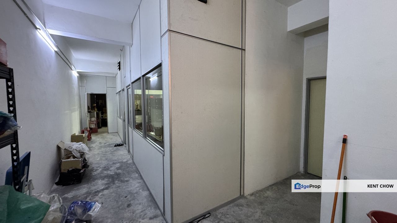 🏬 Station 18 Triple Storey Shoplot  📍 Pengkalan – Station 18, Perak, Ipoh