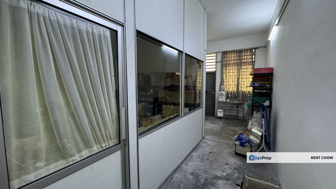 🏬 Station 18 Triple Storey Shoplot  📍 Pengkalan – Station 18, Perak, Ipoh