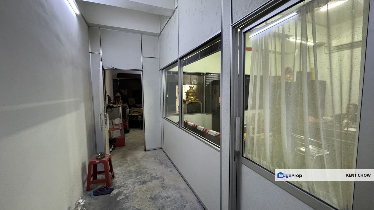 🏬 Station 18 Triple Storey Shoplot  📍 Pengkalan – Station 18, Perak, Ipoh