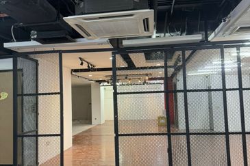Ground floor Complex Corner ShopLot for Rent 