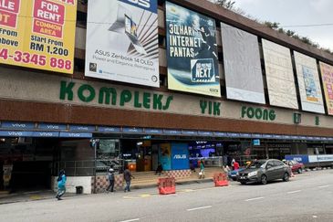 Ground floor Complex Corner ShopLot for Rent 