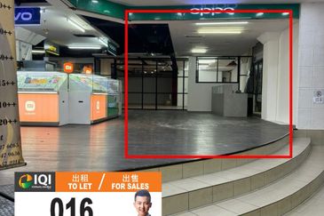 Ground floor Complex Corner ShopLot for Rent 