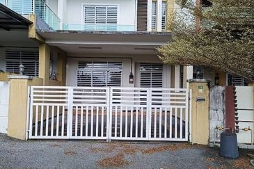 ANJUNG TAWAS IMPIANA