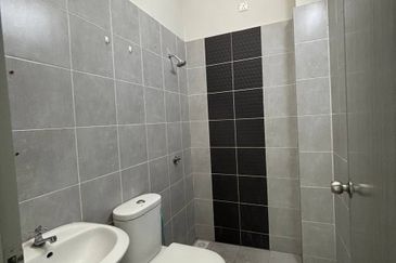 RIVERPARK RESIDENCE, KLEBANG