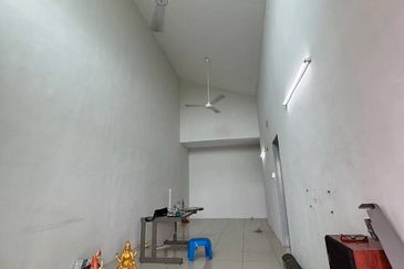 RIVERPARK RESIDENCE, KLEBANG