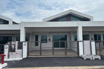 RIVERPARK RESIDENCE, KLEBANG