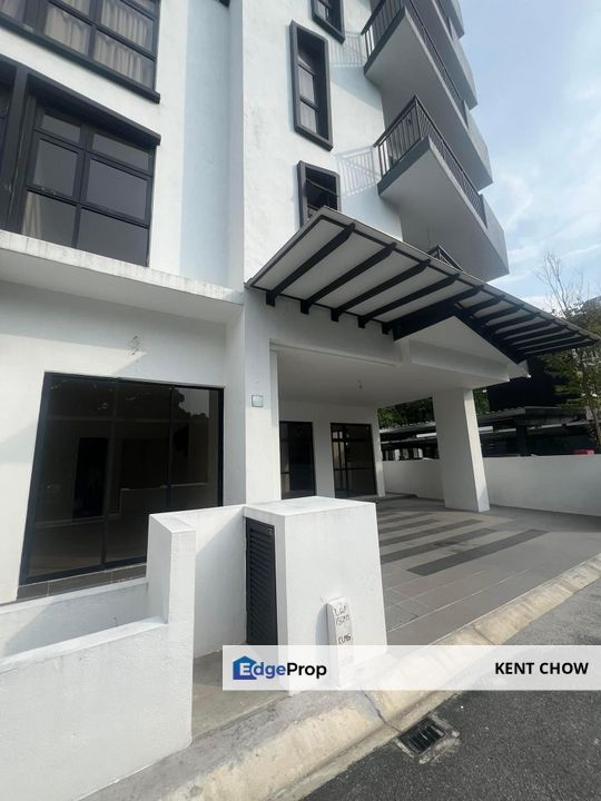 🏡 For Sale: Modern Duplex Condo! 🏡  📍 Location: The Cove Hillside Residence, Ipoh, Perak, Ipoh