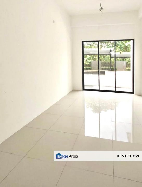 🏡 For Sale: Modern Duplex Condo! 🏡  📍 Location: The Cove Hillside Residence, Ipoh, Perak, Ipoh