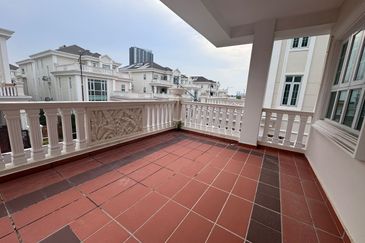 STRAITS COURTYARD