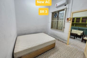 Single Teres Walking Distance to Jonker Street