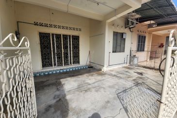 Single Teres Walking Distance to Jonker Street
