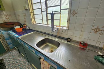 Single Teres Walking Distance to Jonker Street