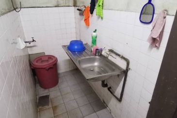 Kampung Lapan Ground Floor Shoplot Freehold (Near Tuesday Pasar)