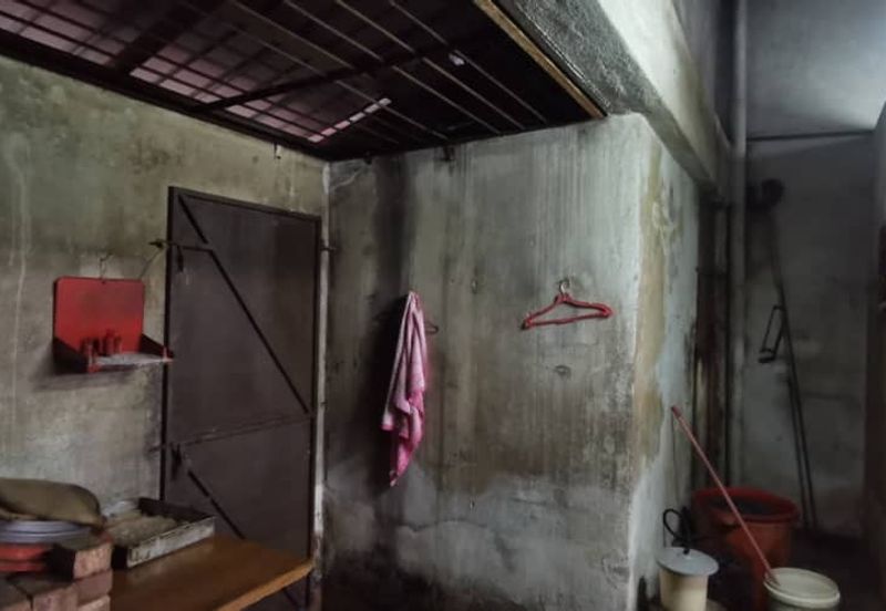 Kampung Lapan Ground Floor Shoplot Freehold (Near Tuesday Pasar)