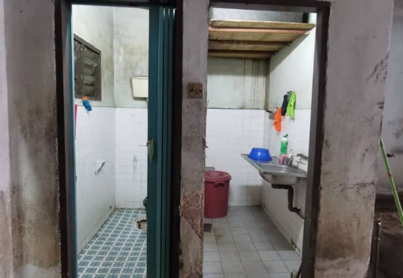 Kampung Lapan Ground Floor Shoplot Freehold (Near Tuesday Pasar)