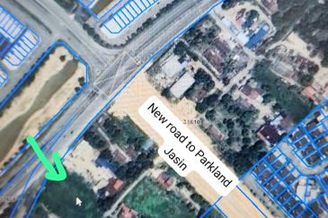 Bemban Mydin Mainroad Land (next to New road to Parkland)