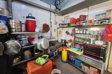 Cheng Mainroad Freehold 3 Storey 