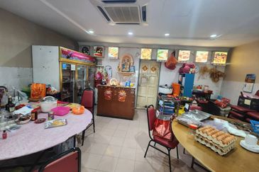 Cheng Mainroad Freehold 3 Storey 