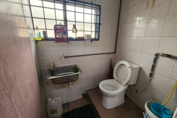 Cheng Mainroad Freehold 3 Storey 