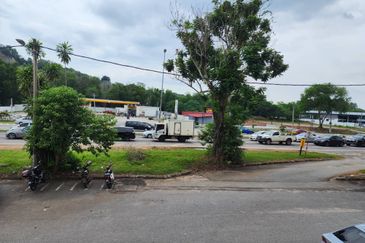 Cheng Mainroad Freehold 3 Storey 