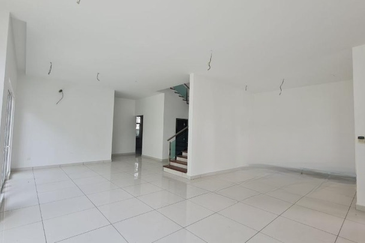 3 storey semi-d for sale in wira heights 3